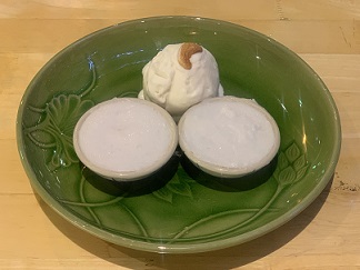 Kanom Tuy (Thai Coconut Custard) 2 pcs. (With Coconut Ice Cream)